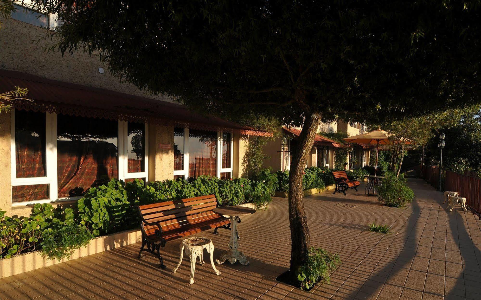 Club Mahindra Mussoorie Hotel Bagian luar foto